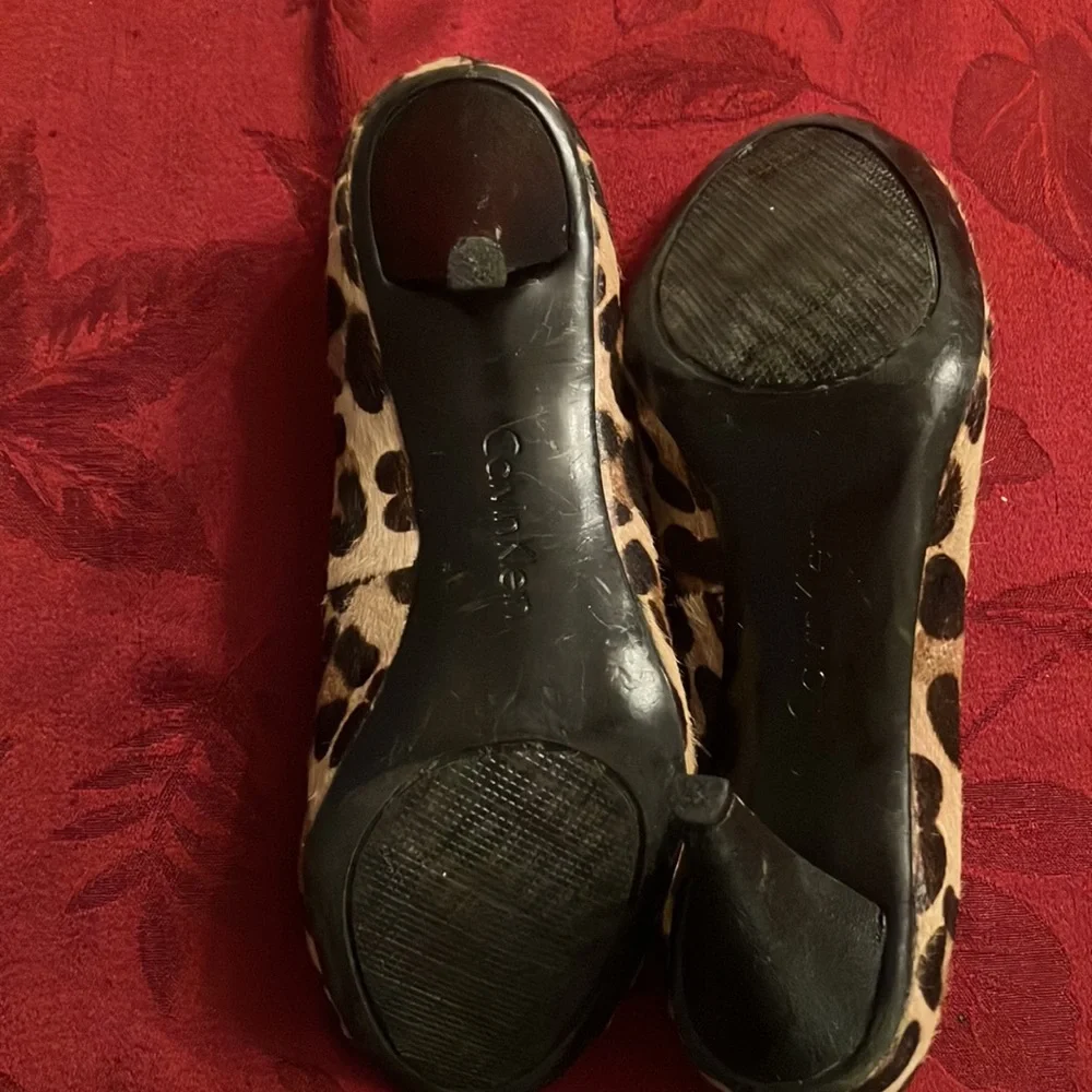 Calvin Klein leopard pony hair peep toe heels 2.5 inch size 6.5 shoes mob wife